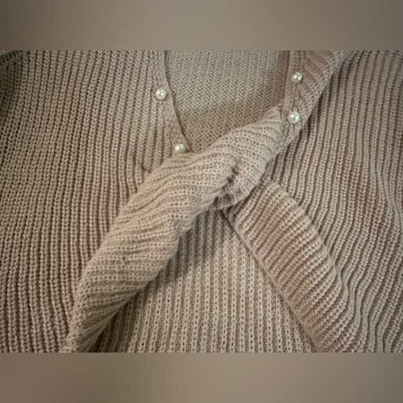 Alison Andrews Women’s Beige Pullover Sweater Twisted Back V-neck Pearls Size M - Picture 4 of 13